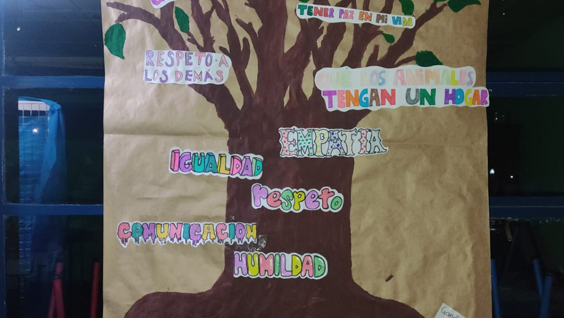 trabajo en papel realizado por el CEI de Porvenir