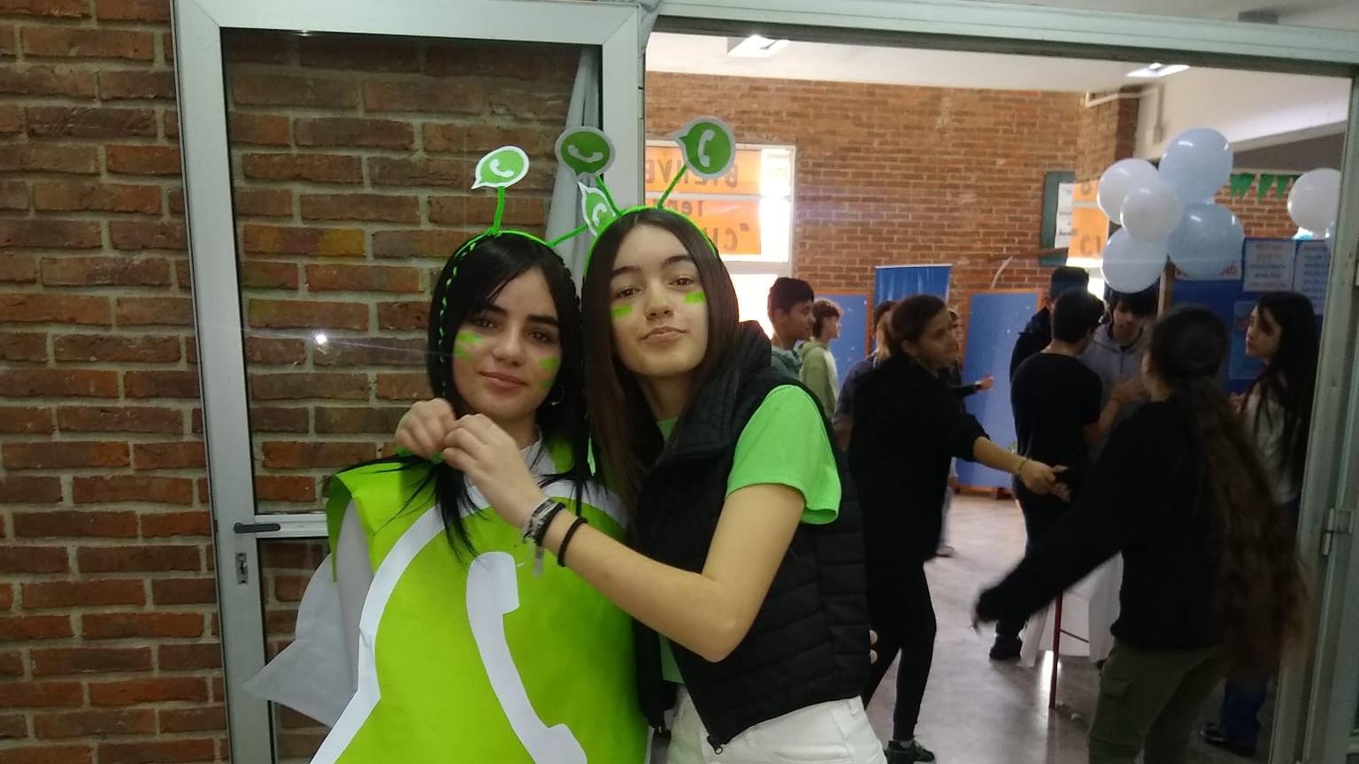 estudiantes feria digital liceo 2 rocha