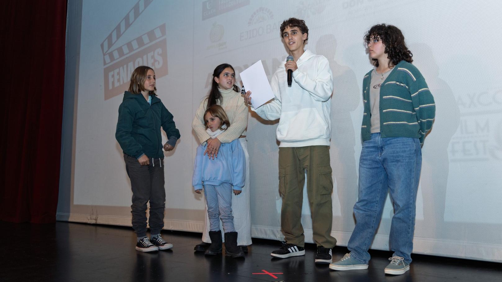 Entrega de la mención al Liceo de Pintadito por propuesta creativa.