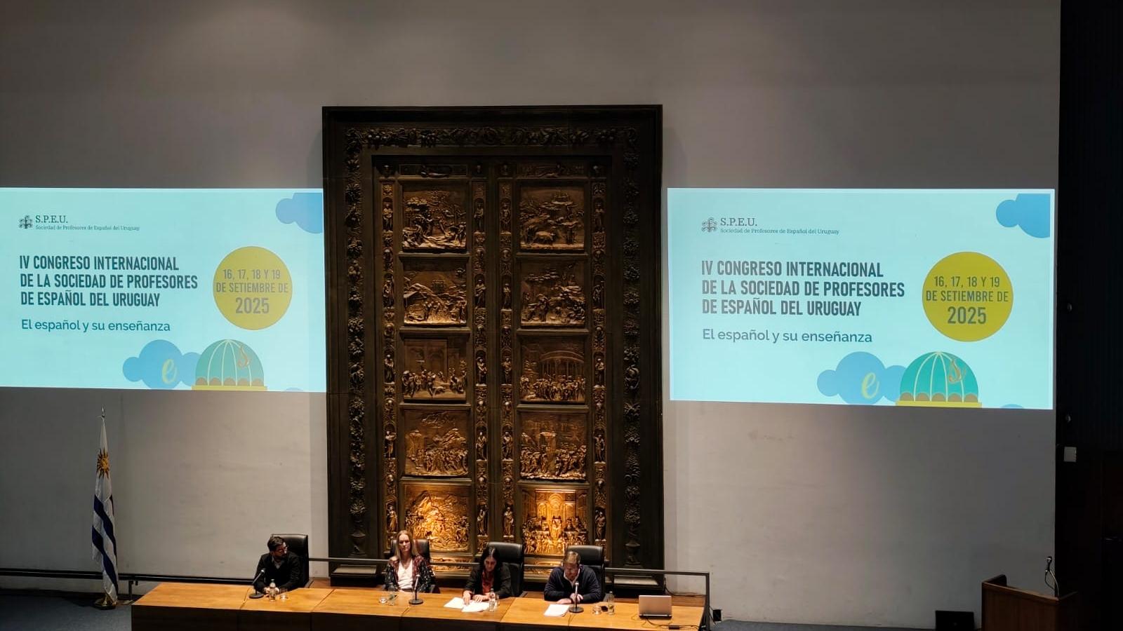 Mesa de apertura del Congreso de El Español y su enseñanza