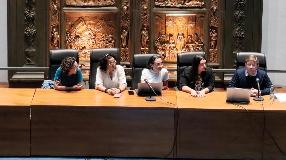 Docentes realizaron homenaje a la profesora Marisa Malcuori.