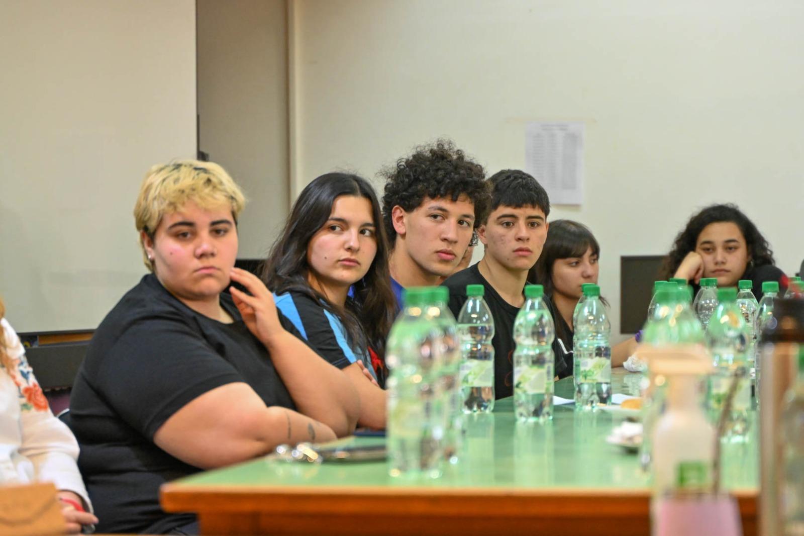 Autoridades dialogan con gremios