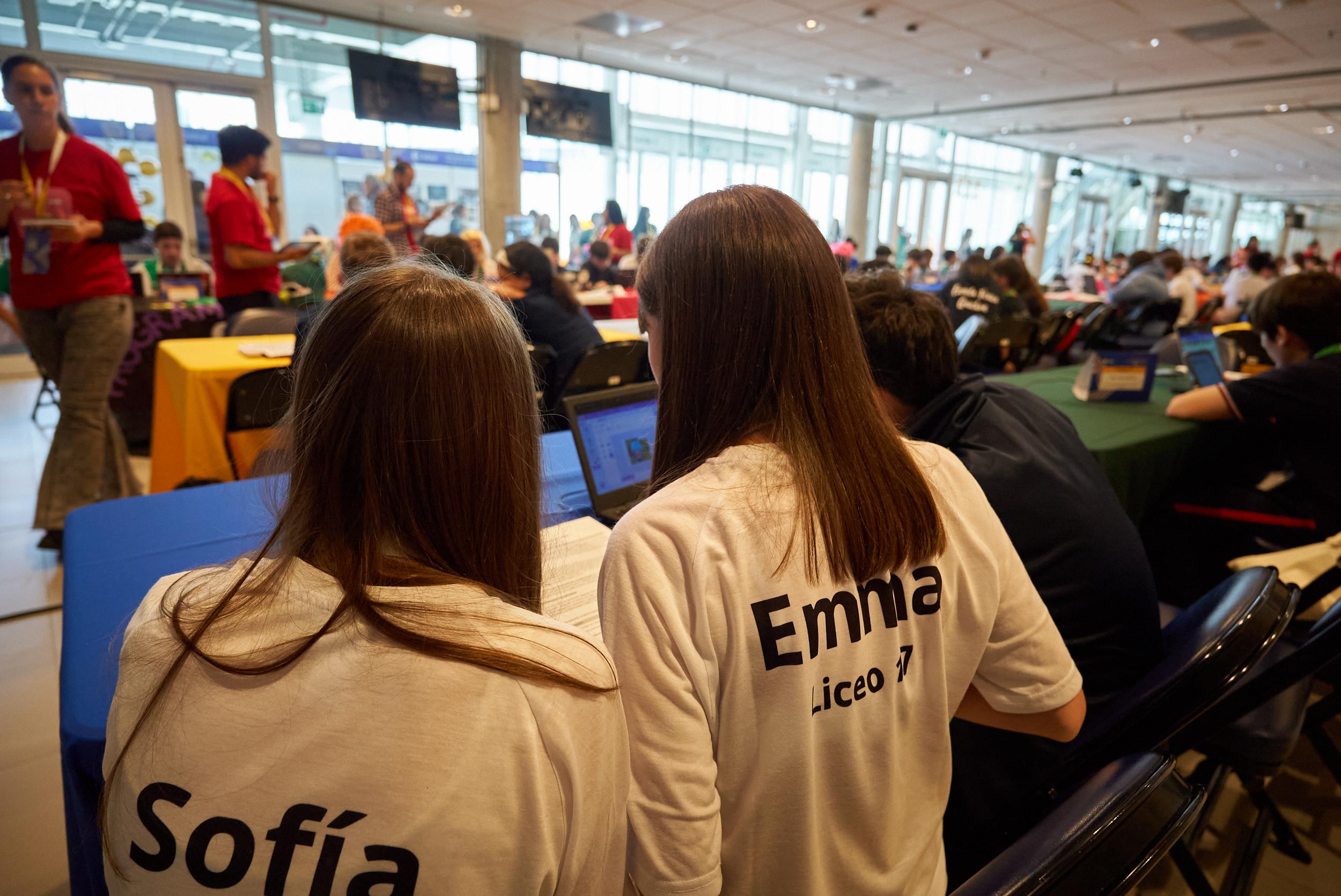 Estudiantes en la Olimpíada en la evaluación.
