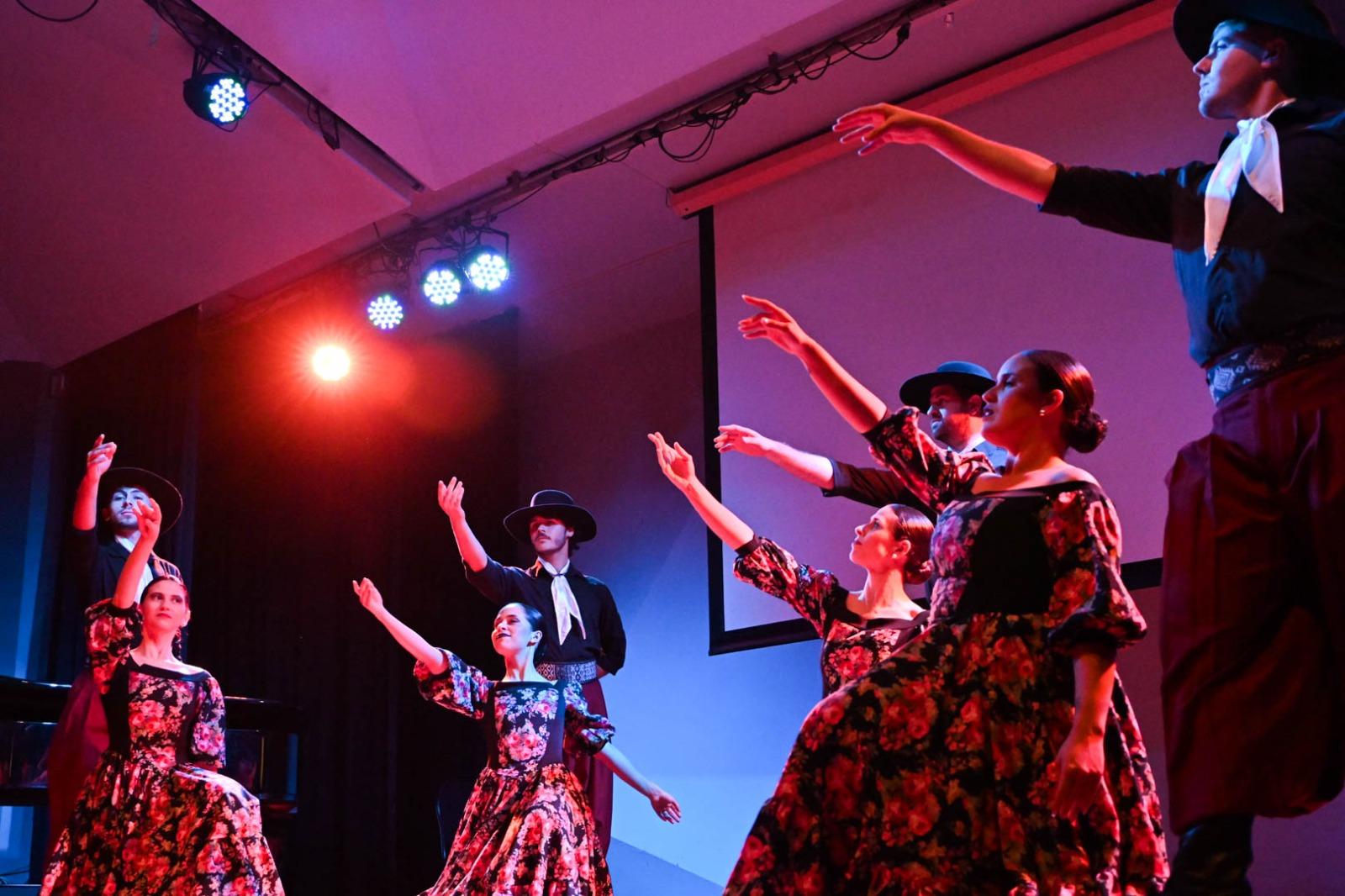 Reconocimiento a docentes y funcionarios que cumplen 30 años