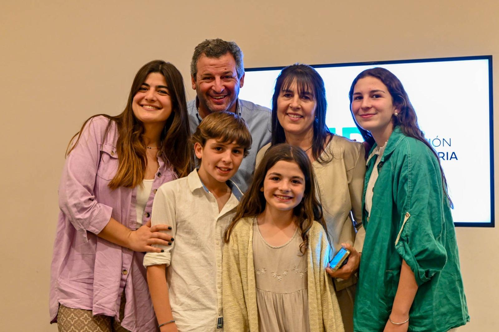 Reconocimiento a docentes y funcionarios que cumplen 30 años