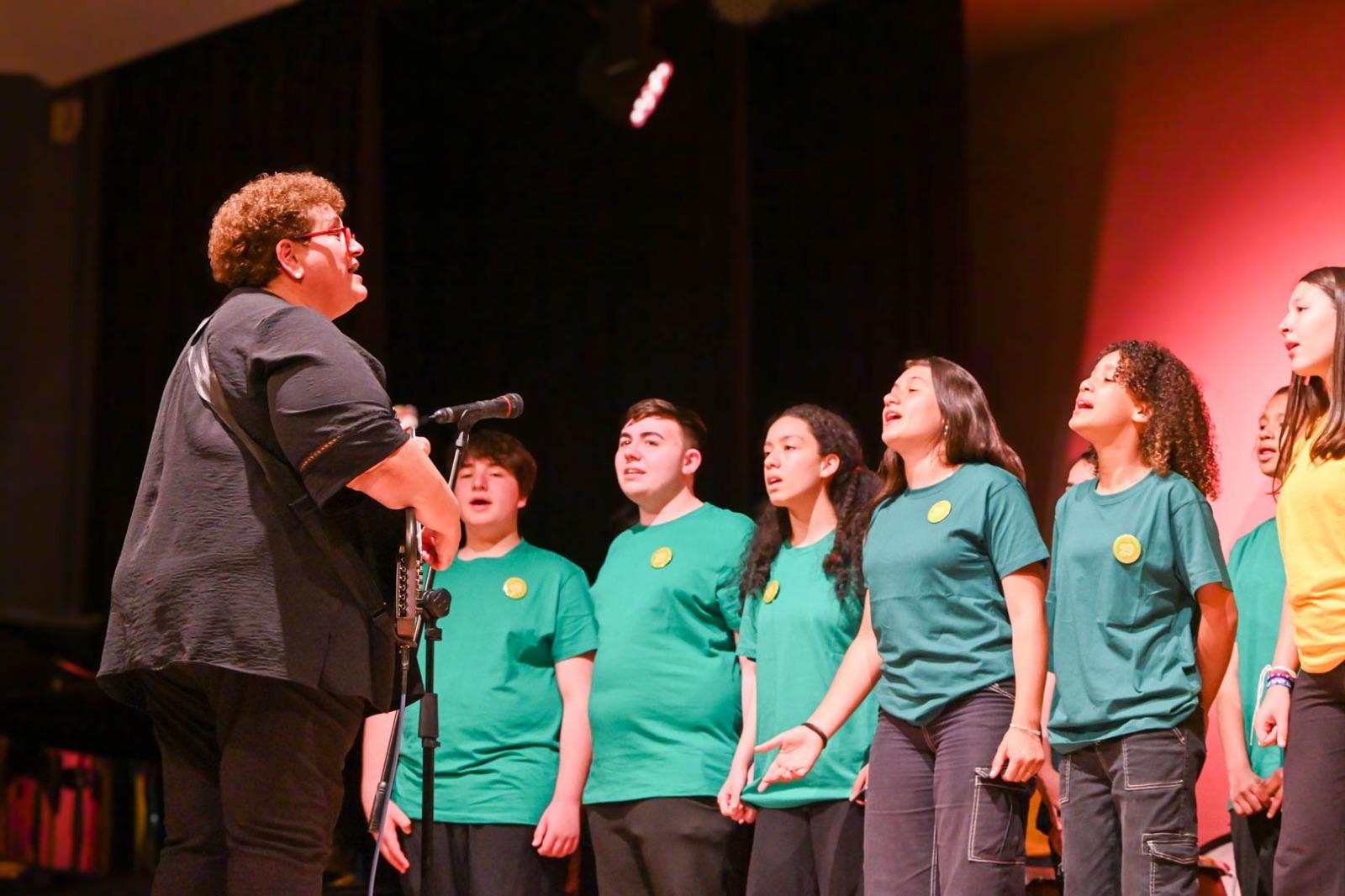 Reconocimiento a docentes y funcionarios que cumplen 30 años