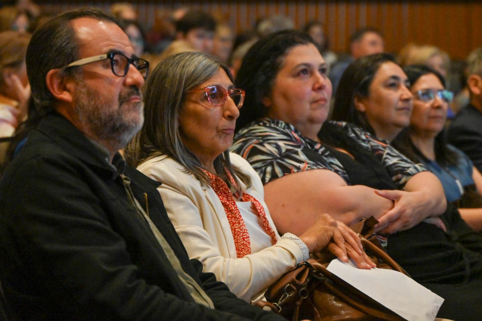 Reconocimiento a docentes y funcionarios que cumplen 30 años