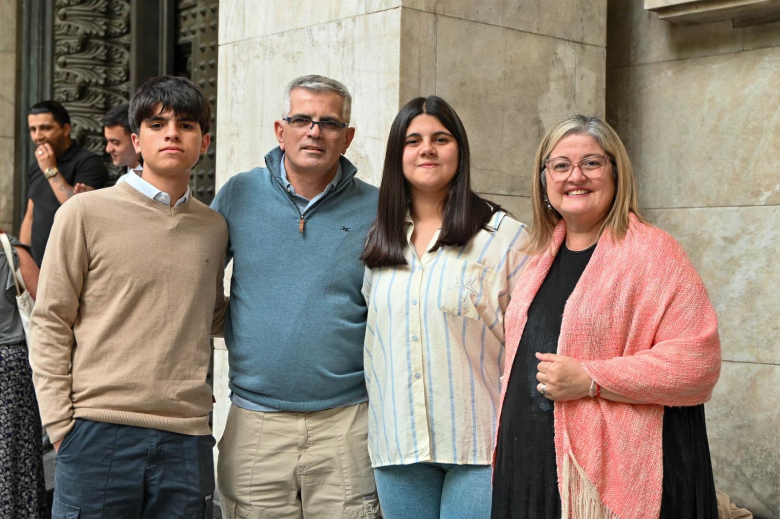 Reconocimiento a docentes y funcionarios que cumplen 30 años