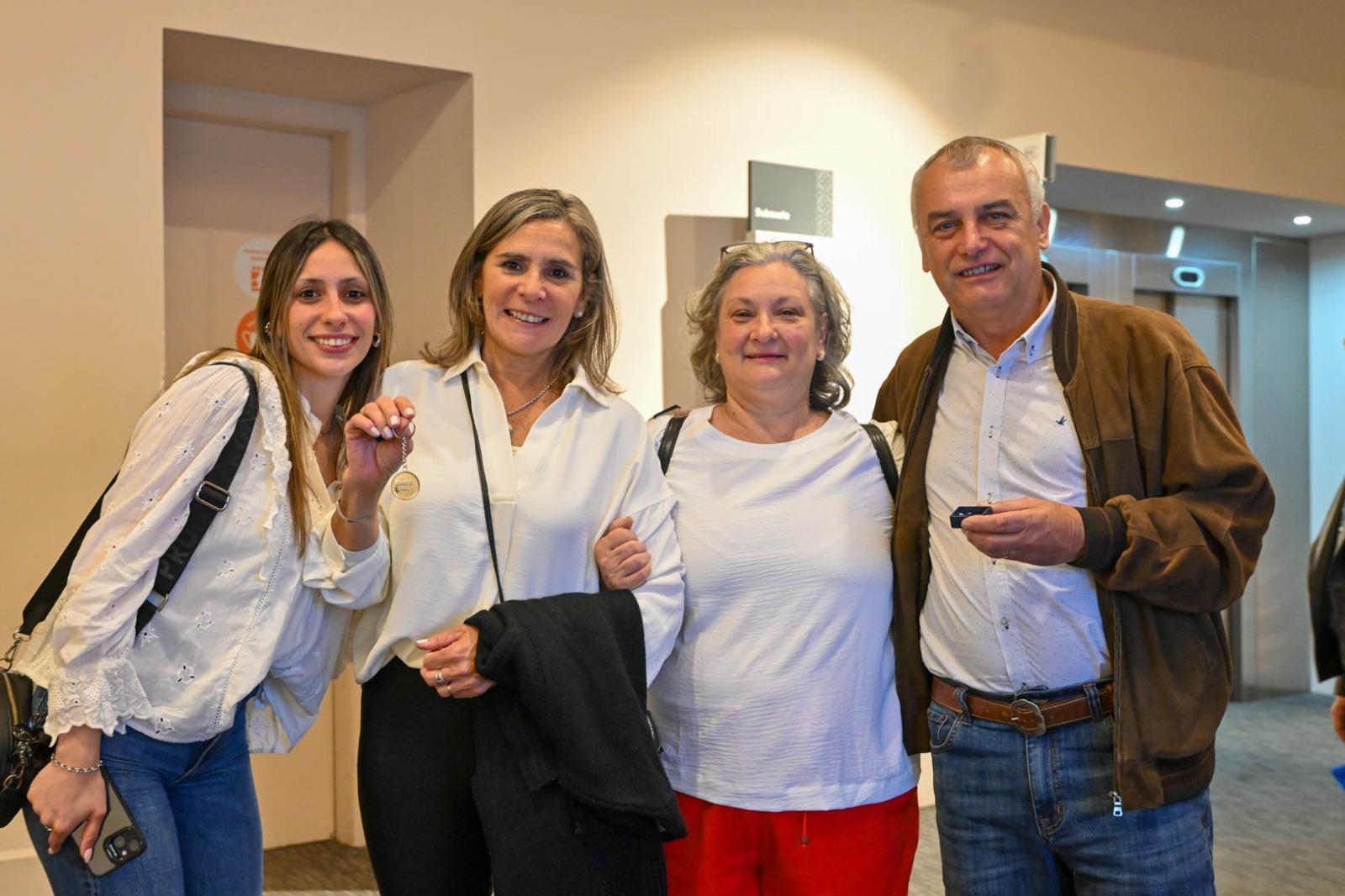 Reconocimiento a docentes y funcionarios que cumplen 30 años