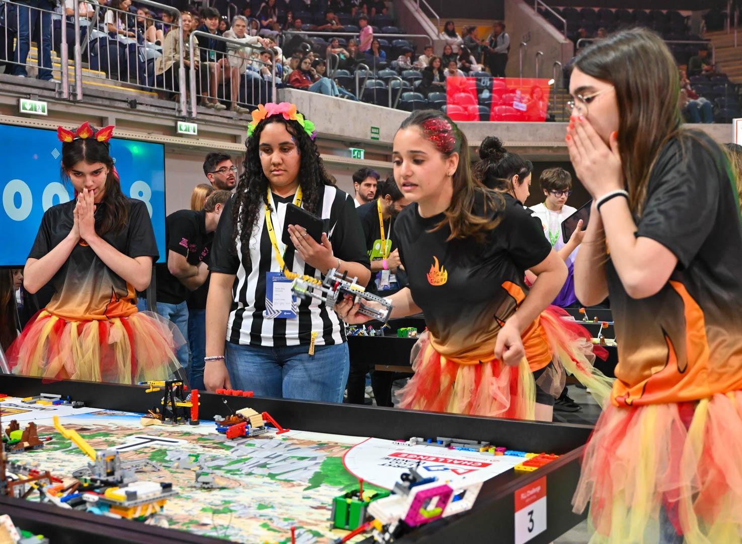 Estudiantes en la Olimpíada en la evaluación.