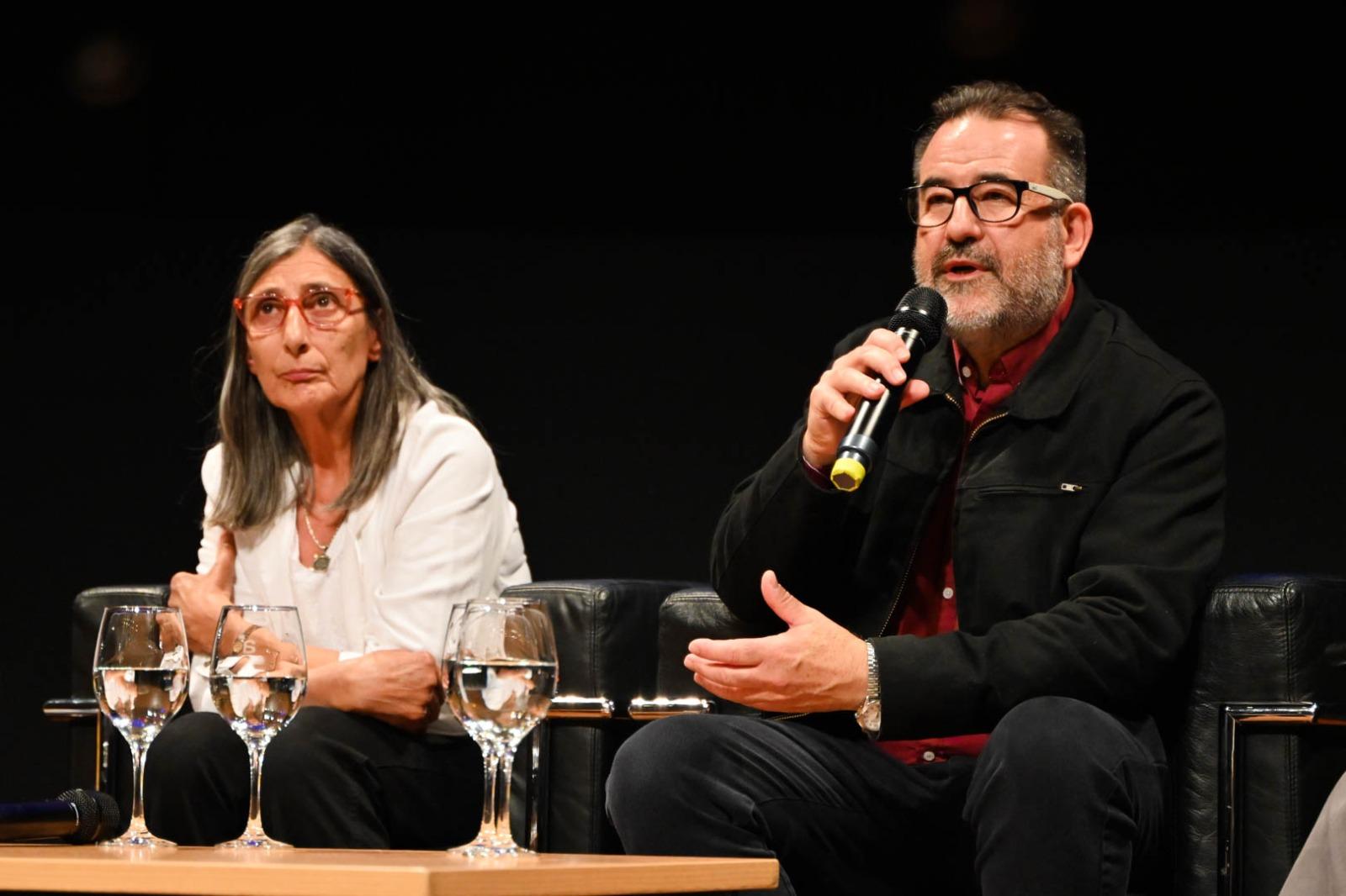 Estudiantes reciben reconocimiento