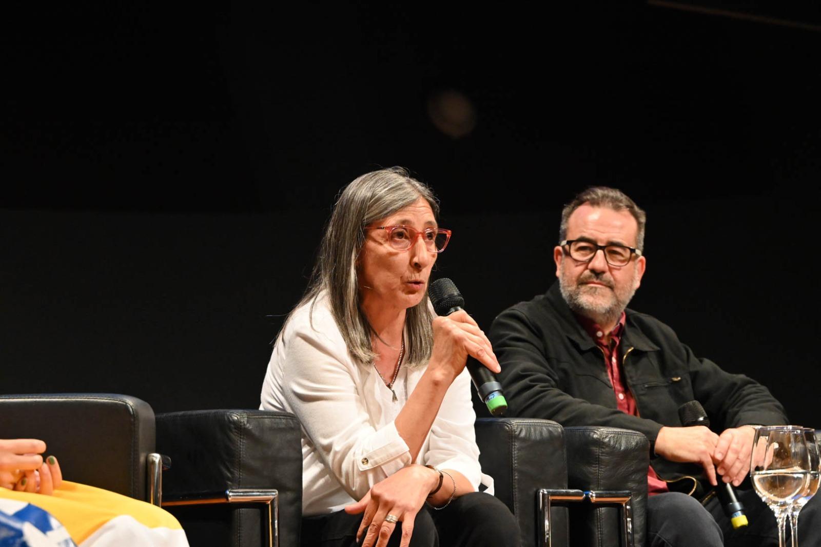 Estudiantes reciben reconocimiento