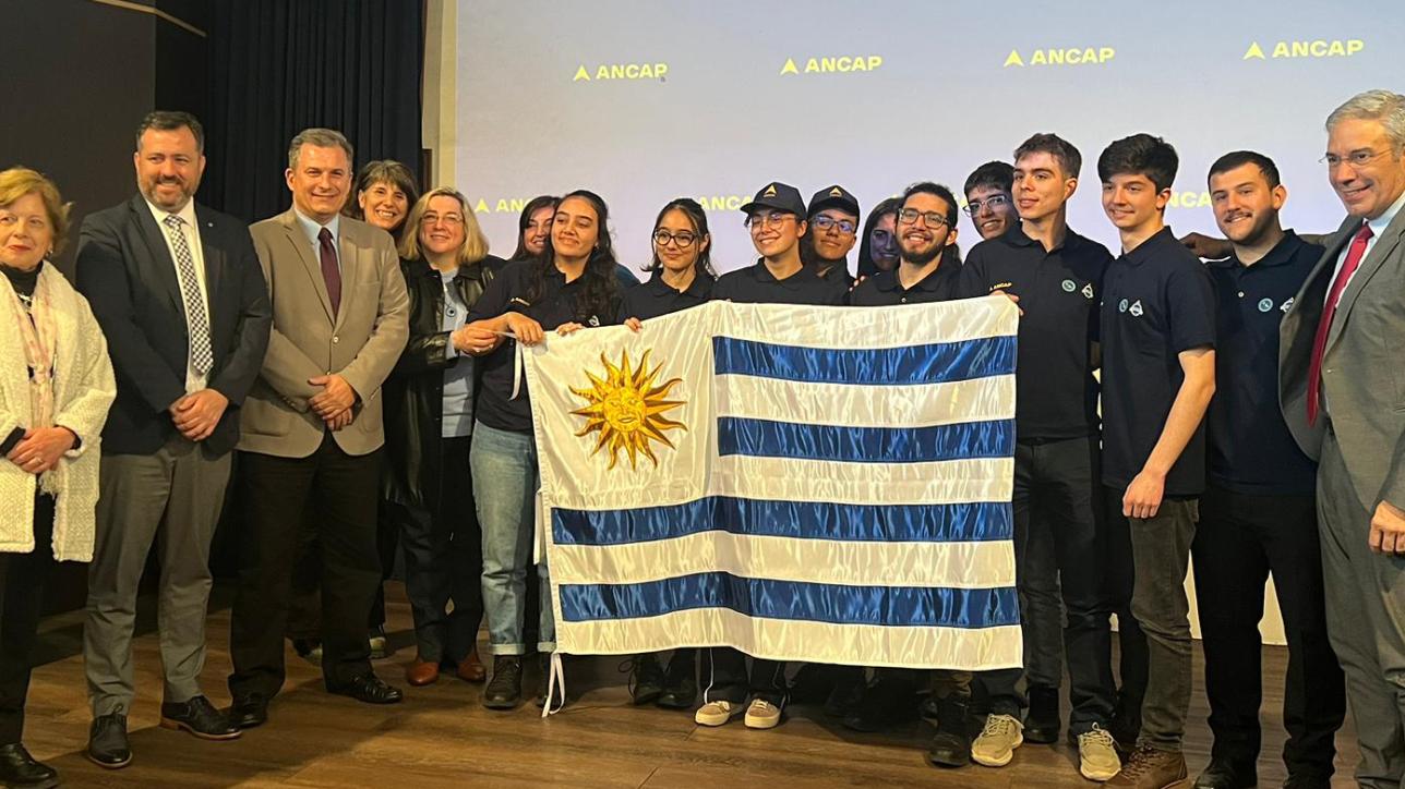 autoridades y estudiantes nasa