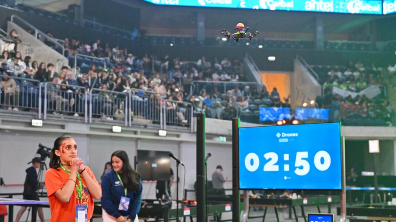 Estudiante en la Olimpíada en la evaluación.