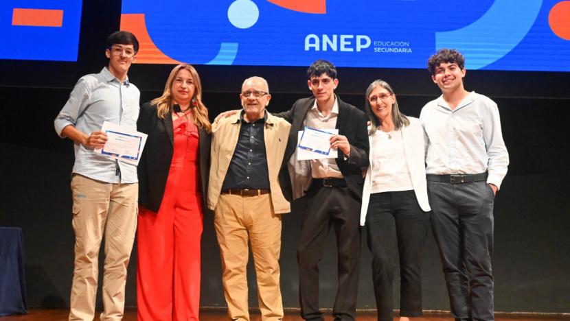 Estudiantes de Trinidad reciben reconocimiento